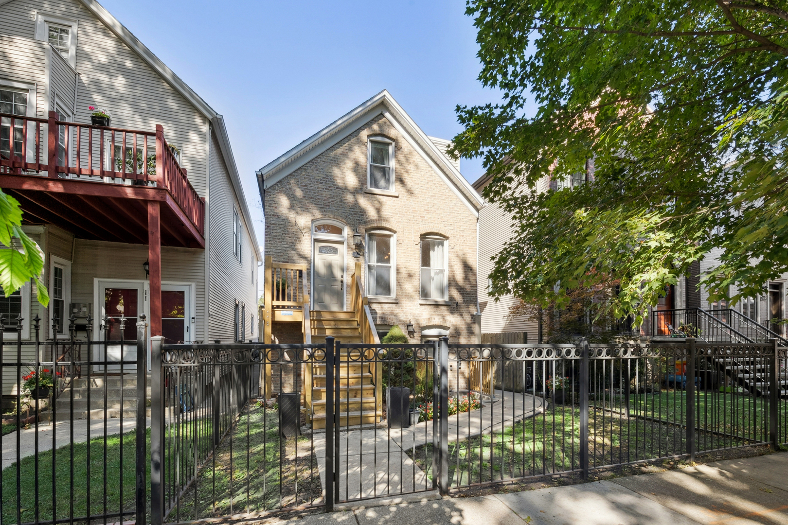 Chicago, Illinois 60647, United States, 3 Bedrooms Bedrooms, ,3 BathroomsBathrooms,Residential,Active,228790