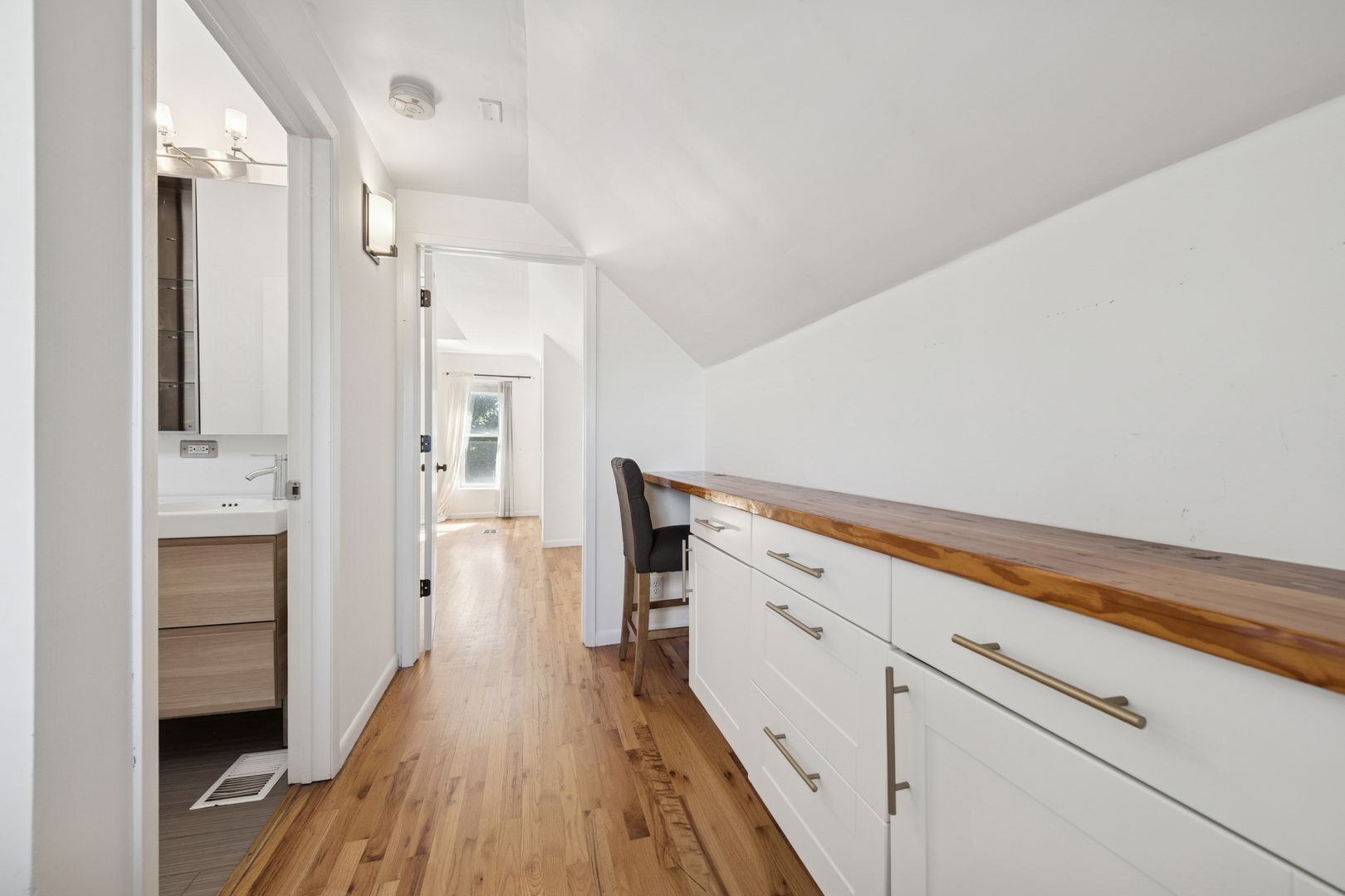 Chicago, Illinois 60647, United States, 3 Bedrooms Bedrooms, ,3 BathroomsBathrooms,Residential,Active,228790