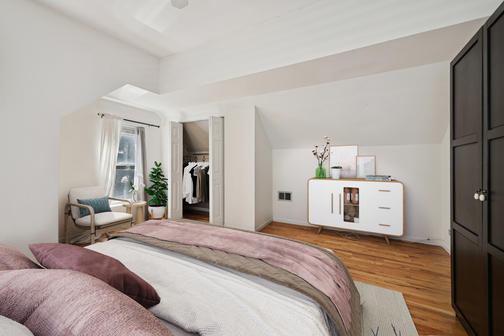 Chicago, Illinois 60647, United States, 3 Bedrooms Bedrooms, ,3 BathroomsBathrooms,Residential,Active,228790