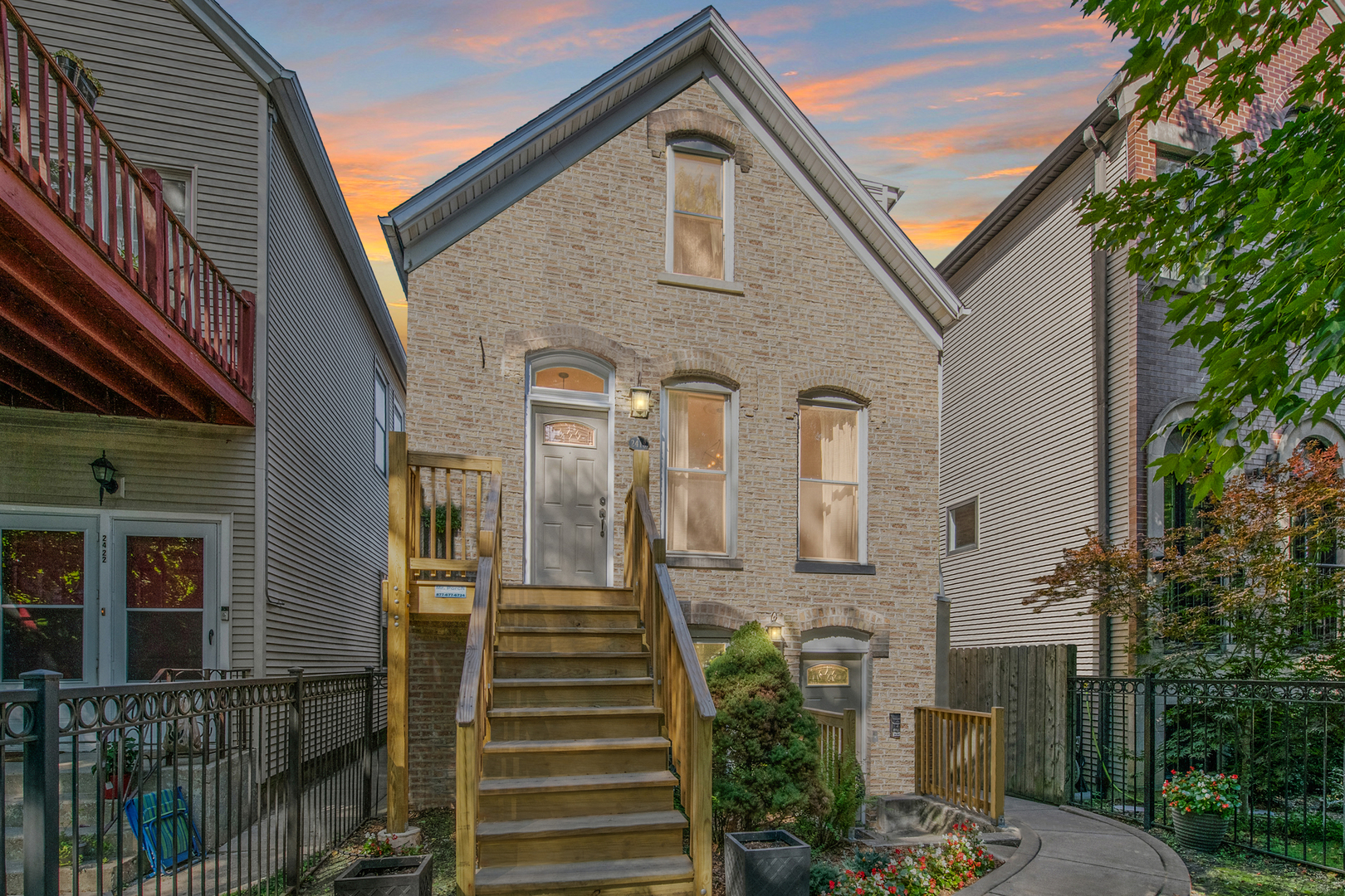 Chicago, Illinois 60647, United States, 3 Bedrooms Bedrooms, ,3 BathroomsBathrooms,Residential,Active,228790