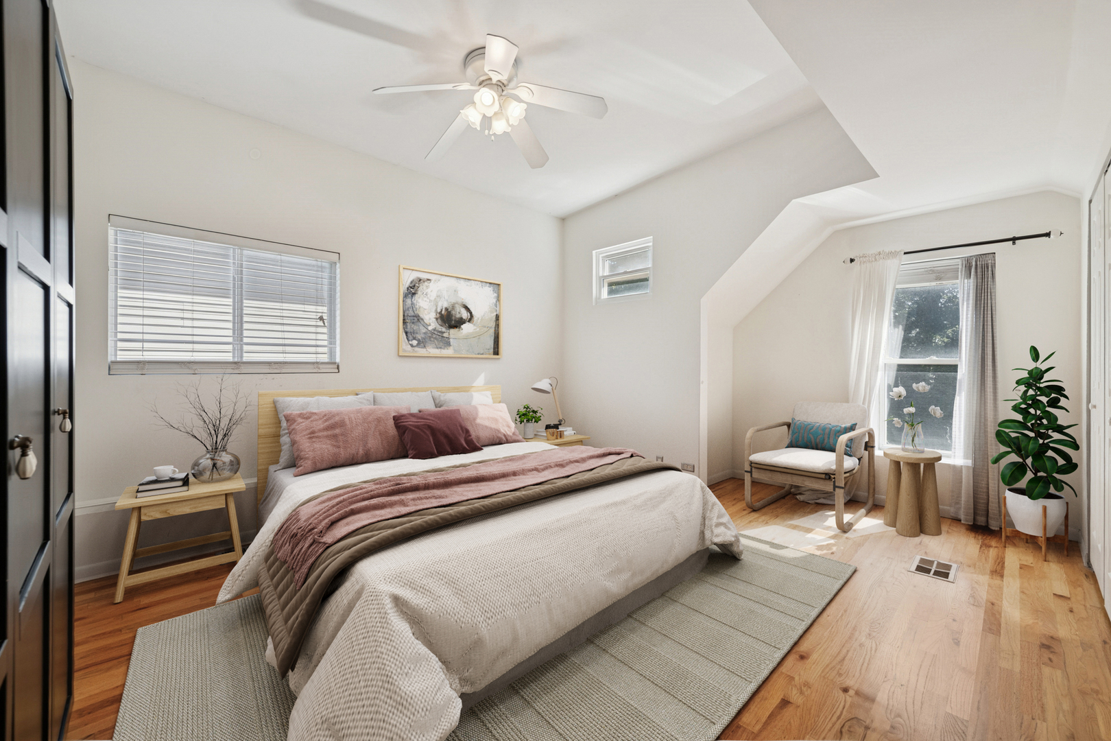 Chicago, Illinois 60647, United States, 3 Bedrooms Bedrooms, ,3 BathroomsBathrooms,Residential,Active,228790