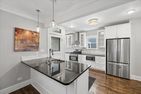 Tiny photo for 847 N Cuyler Avenue, Oak Park, IL 60302 (MLS # 12697240)