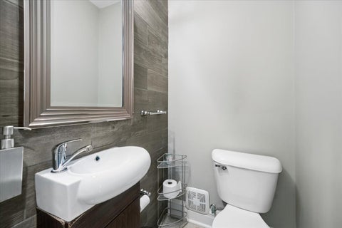 Tiny photo for 847 N Cuyler Avenue, Oak Park, IL 60302 (MLS # 12697240)