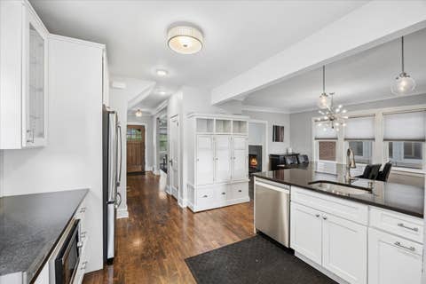 Tiny photo for 847 N Cuyler Avenue, Oak Park, IL 60302 (MLS # 12697240)