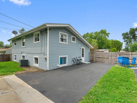 Tiny photo for 625 Jefferson Avenue, Carpentersville, IL 60110 (MLS # 12725362)