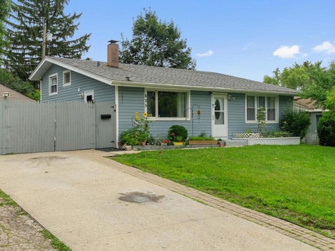 Photo of 625 Jefferson Avenue, Carpentersville, IL 60110 (MLS # 12725362)