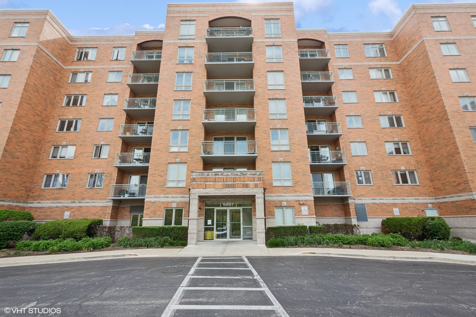 6807 N Milwaukee Avenue 204