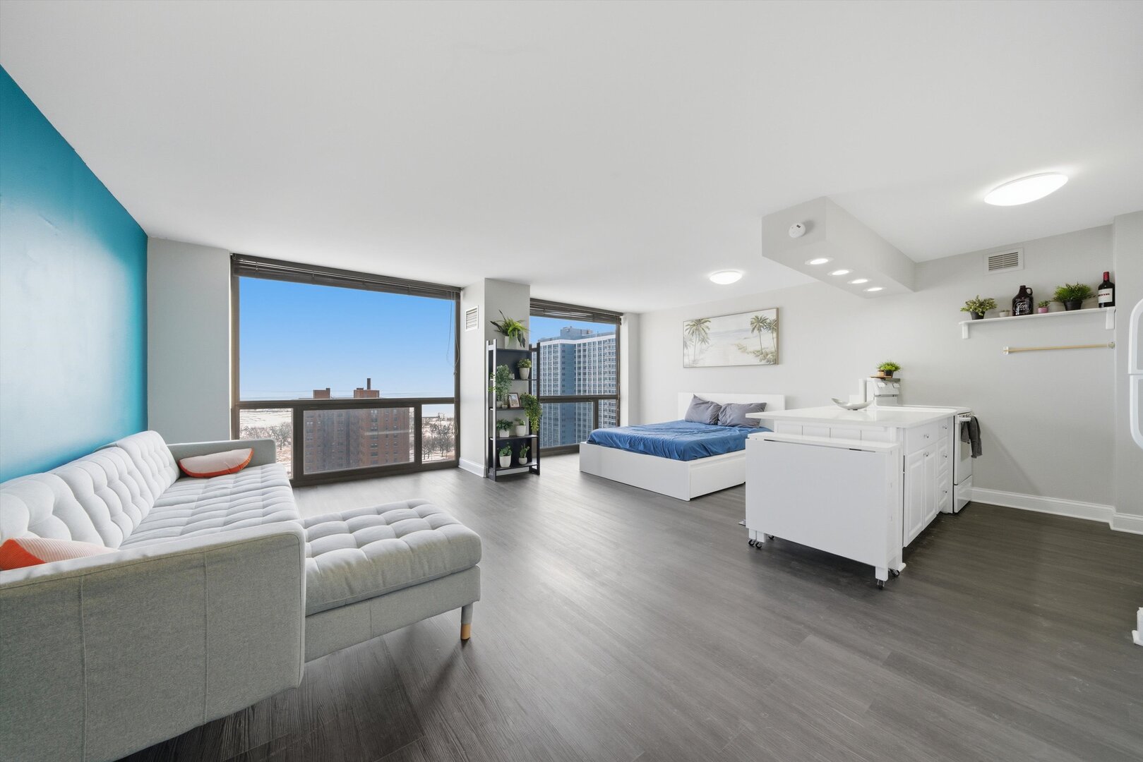 4343 N Clarendon Avenue 2210