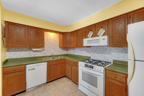 Tiny photo for 124 E Bailey Road #E, Naperville, IL 60565 (MLS # 12529366)