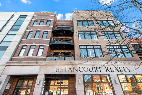 Photo of 2041 W Division Street #302, Chicago, IL 60622 (MLS # 12786783)