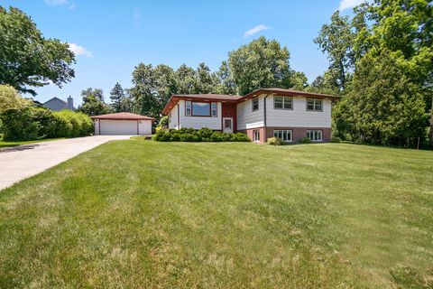 Tiny photo for 309 E Circle Drive, New Lenox, IL 60451 (MLS # 12661542)