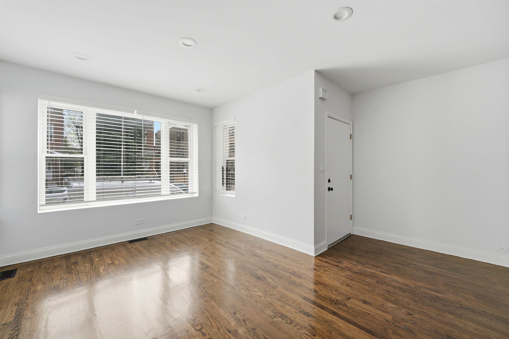 2618 W Augusta Boulevard 1F