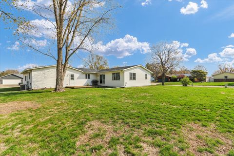 Tiny photo for 205 E Briarcliff Drive, St. Joseph, IL 61873 (MLS # 12598868)