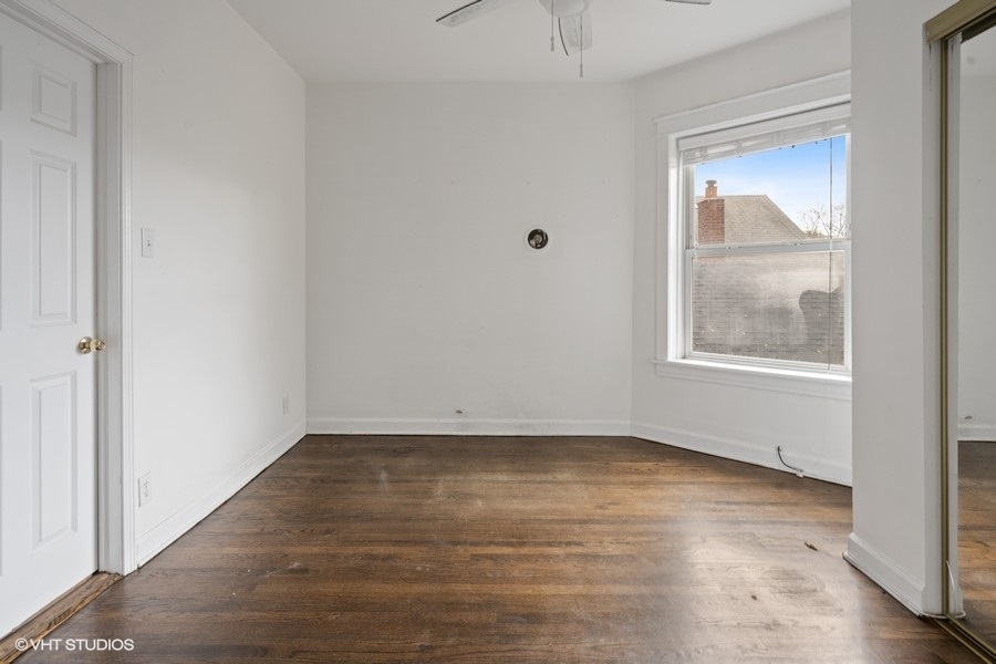 3028 W EASTWOOD Avenue