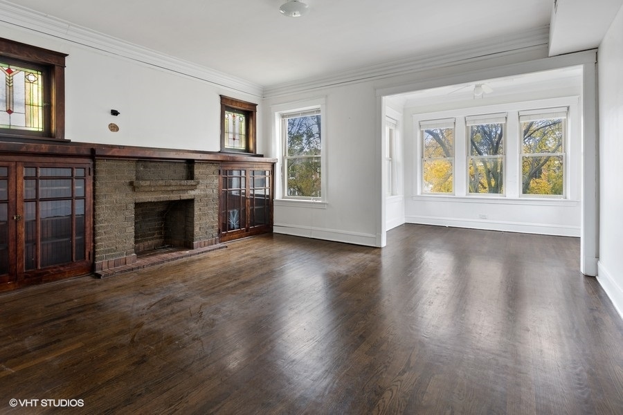 3028 W EASTWOOD Avenue