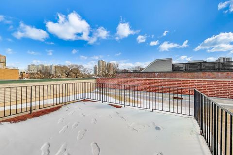 Tiny photo for 714 W Melrose Street #2E, Chicago, IL 60657 (MLS # 12601251)