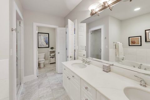 Tiny photo for 714 W Melrose Street #2E, Chicago, IL 60657 (MLS # 12601251)