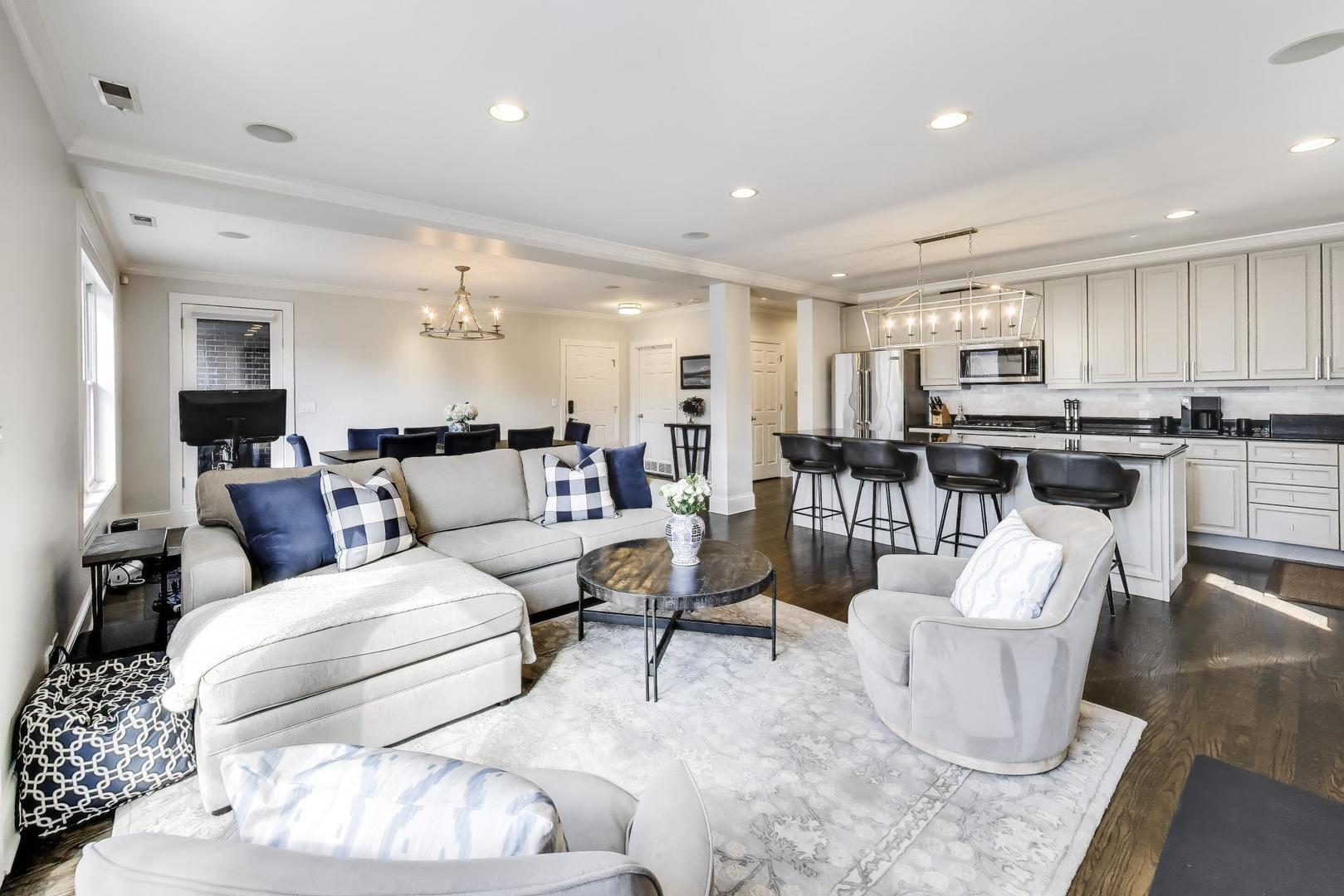 714 W Melrose Street 2E