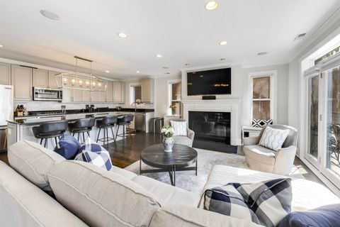 Tiny photo for 714 W Melrose Street #2E, Chicago, IL 60657 (MLS # 12601251)