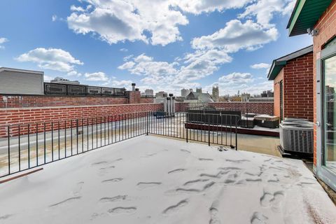 Tiny photo for 714 W Melrose Street #2E, Chicago, IL 60657 (MLS # 12601251)