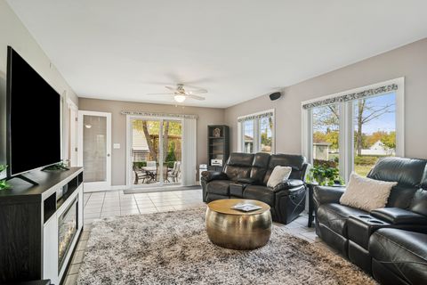 Tiny photo for 214 E Ivy Lane, Arlington Heights, IL 60004 (MLS # 12502830)