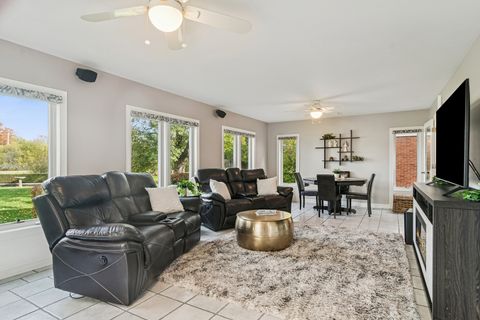 Tiny photo for 214 E Ivy Lane, Arlington Heights, IL 60004 (MLS # 12502830)