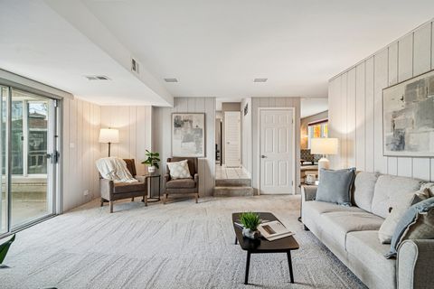 Tiny photo for 214 E Ivy Lane, Arlington Heights, IL 60004 (MLS # 12502830)