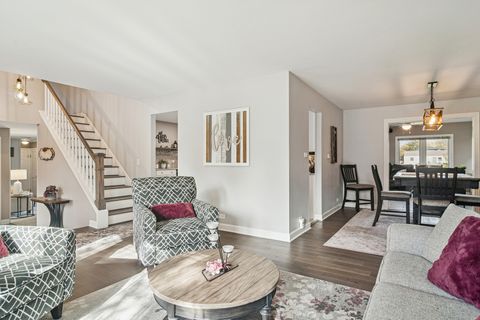 Tiny photo for 214 E Ivy Lane, Arlington Heights, IL 60004 (MLS # 12502830)