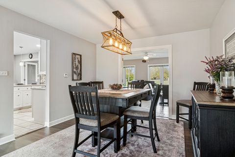 Tiny photo for 214 E Ivy Lane, Arlington Heights, IL 60004 (MLS # 12502830)