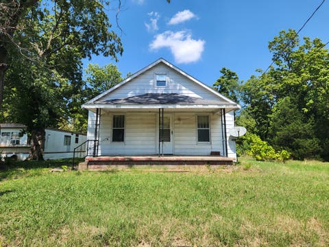 Photo of 816 Warren Avenue, Mt Vernon, IL 62864 (MLS # 12739508)