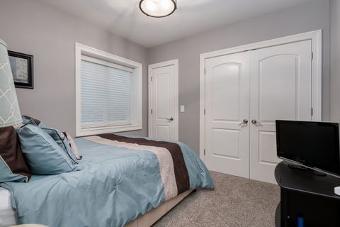 Tiny photo for 665 S Euclid Avenue, Elmhurst, IL 60126 (MLS # 12430815)