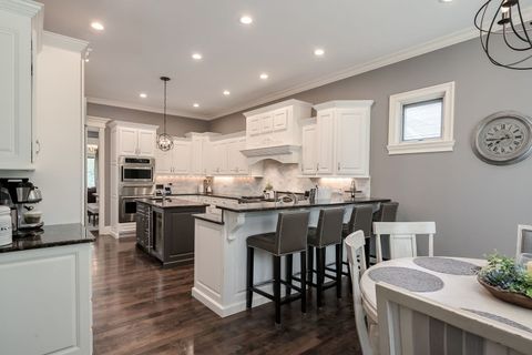 Tiny photo for 665 S Euclid Avenue, Elmhurst, IL 60126 (MLS # 12430815)