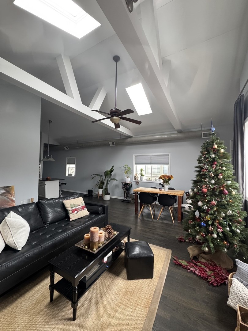 2315 W Harrison Street 4