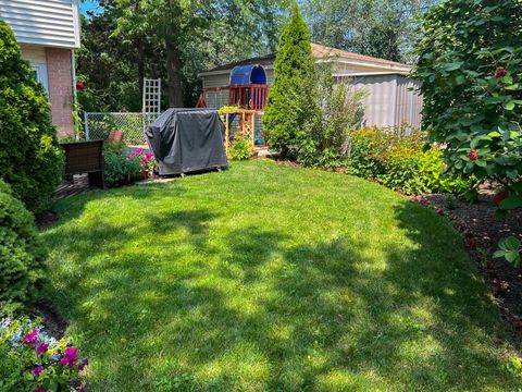 Tiny photo for 2506 Allison Court, Glenview, IL 60025 (MLS # 12581389)