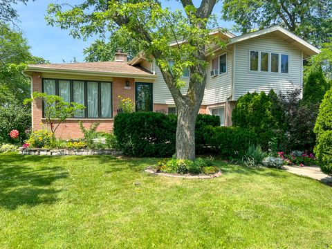 Tiny photo for 2506 Allison Court, Glenview, IL 60025 (MLS # 12581389)