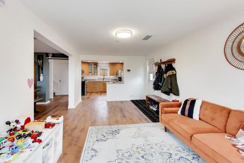 Tiny photo for 2506 Allison Court, Glenview, IL 60025 (MLS # 12581389)