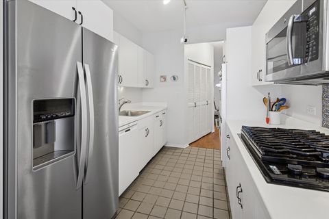 Tiny photo for 915 W Gunnison Street #3E, Chicago, IL 60640 (MLS # 12559804)