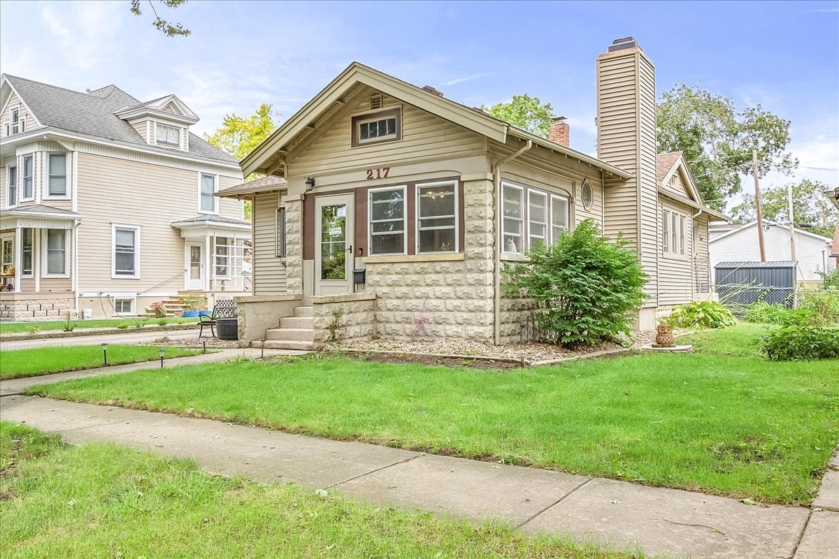 217 W Moulton Street
