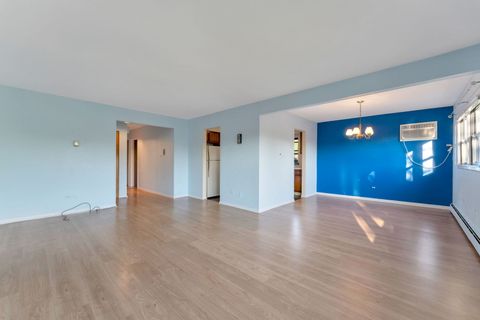 Tiny photo for 444 Washington Boulevard #404, Oak Park, IL 60302 (MLS # 12493404)