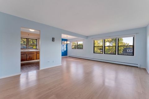 Tiny photo for 444 Washington Boulevard #404, Oak Park, IL 60302 (MLS # 12493404)