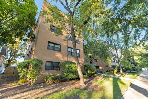 Tiny photo for 444 Washington Boulevard #404, Oak Park, IL 60302 (MLS # 12493404)