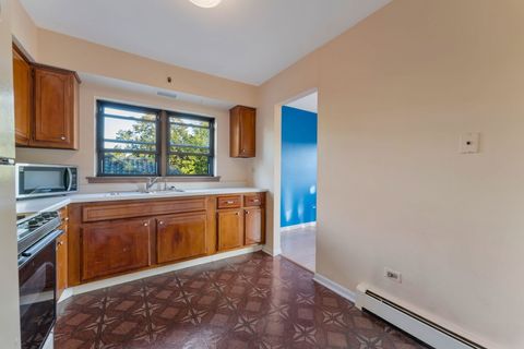 Tiny photo for 444 Washington Boulevard #404, Oak Park, IL 60302 (MLS # 12493404)