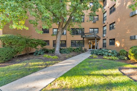 Photo of 444 Washington Boulevard #404, Oak Park, IL 60302 (MLS # 12493404)