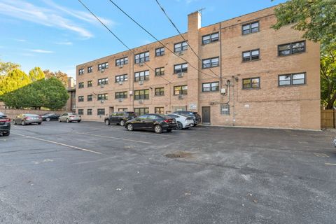 Tiny photo for 444 Washington Boulevard #404, Oak Park, IL 60302 (MLS # 12493404)