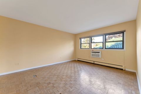 Tiny photo for 444 Washington Boulevard #404, Oak Park, IL 60302 (MLS # 12493404)