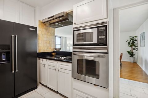 Tiny photo for 3150 N Lake Shore Drive #8E, Chicago, IL 60657 (MLS # 12595475)