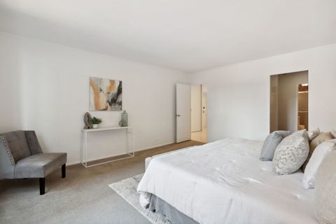 Tiny photo for 3150 N Lake Shore Drive #8E, Chicago, IL 60657 (MLS # 12595475)