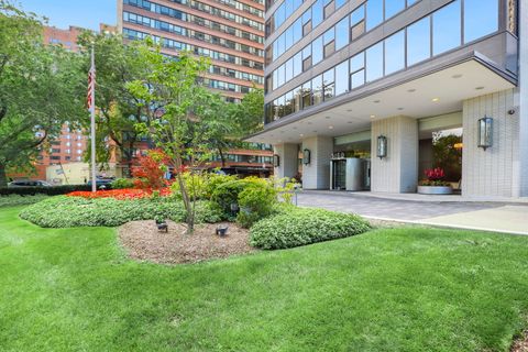 Tiny photo for 3150 N Lake Shore Drive #8E, Chicago, IL 60657 (MLS # 12595475)
