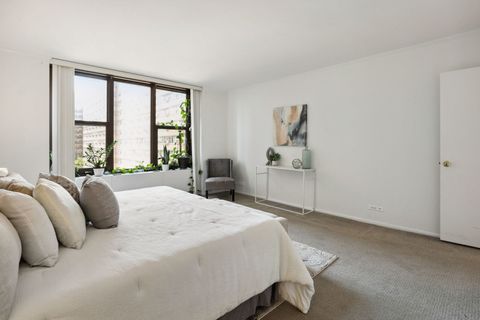 Tiny photo for 3150 N Lake Shore Drive #8E, Chicago, IL 60657 (MLS # 12595475)