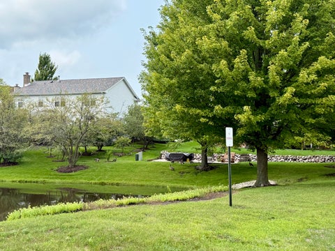 Tiny photo for 4 Wellesley Court, Hawthorn Woods, IL 60047 (MLS # 12730351)